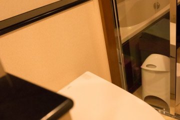 <p>The toilet was a washlet with heated seats.</p>