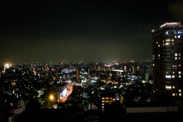 <p>This is the night scenery from the room. It's a very romantic night view.</p>