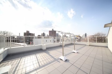 <p>在天台享受東京的美景</p>