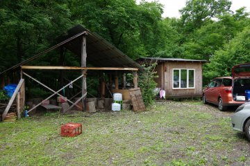 <p>BBQ area and bungalow</p>