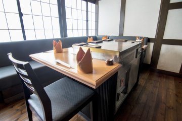 <p>A smaller set-up, but still front-row seats for everyone to watch the chef at work.</p>