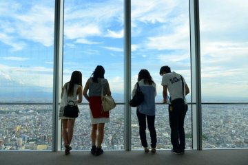 <p>L'observatoire du Abeno Harukas &agrave; Osaka, le "Harukas 300" : le dernier site en date ayant re&ccedil;u 3 &eacute;toiles Michelin au Japon</p>