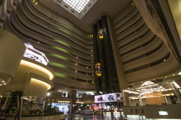 <p>The spacious and majestic hotel plaza.</p>