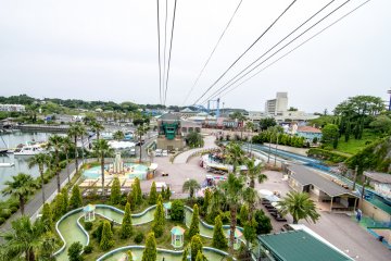 <p>The cabin has started moving! From the beginning the cabin moves over the Hamanko Pal-Pal, offering you aerial views of all the rides here.</p>