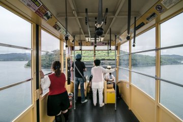<p>A friendly guide will explain various trivia about Lake Hamana during the short 5 minute ride toward the top.</p>