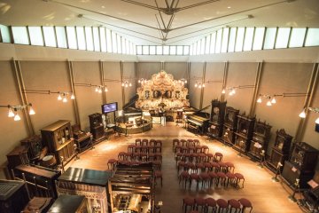 <p>The main hall of the Hamanako Orgel Museum. Clearly seen here is the centrepiece of the Orgel Museum, as well as the seating area where audiences sit while listening to the demonstrations by the museum curators.</p>