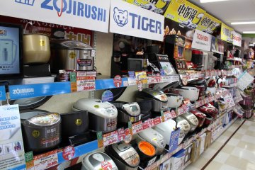 <p>Purchase a rice cooker for the trip home and make rice like a pro anytime</p>