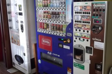 <p>Vending machines: cup noodles, soft drinks, coffee</p>