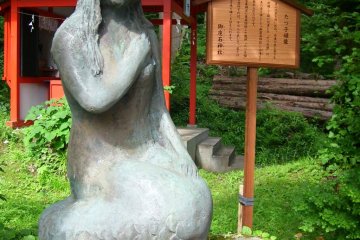 Nooks and crannies hide sights worth seeing, such as this classic mermaid statue