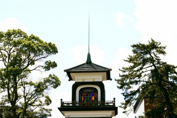 <p>The distinct Dutch architectural influence can be seen in the stain-glass windows atop the main entrance.</p>