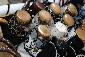 <p>Dengan tambahan renda-renda, siapa yang tidak menanggap cute?</p>