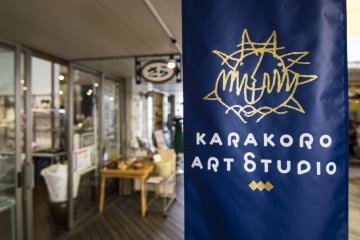 <p>The courtyard is a fusion of many different handicraft shops and studios.</p>