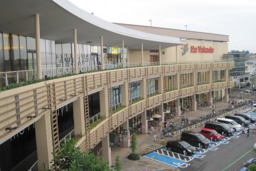 <p>Taking up over 100,000 square meters, there's plenty of things to do at LaLaport</p>