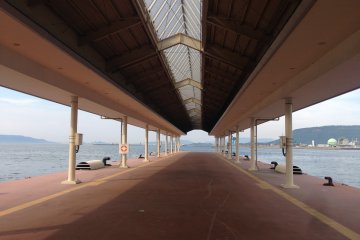 Making the crossing here in the off season is very relaxed. However, during public holidays or the Setouchi Triennale, it is a very different story.