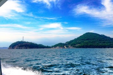 The fast ferry is very stable, but if you are prone to seasickness, go to the outside deck, or take one of the slower car ferries, for example, from Takamatsu to Shodoshima, from which you can meet a connecting ferry to Teshima