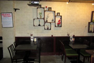 <p>Tasteful, comfortable and modern dining area</p>