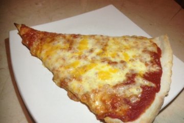 <p>Standard, can't-go-wrong slice of cheese</p>