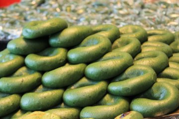 <p>Green tea and azuki bean mochi at the market by the ponds &nbsp;</p>