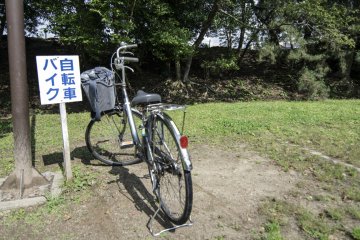 <p>Bicycle parks like this are available all over Matsue, especially at tourist spots such as Matsue History Museum or the Hearn Residence. This one, is the bicycle part for Matsue castle, so you can stop here before taking the steps up to see the magnificent castle.</p>