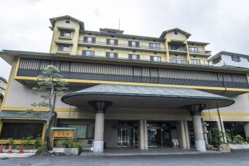 <p>The facade of Hosei-kan, one of many ryokans available in Tamatsukuri Onsen. I stayed here, and particularly enjoyed the traditional Japanese styled rooms Hosei-kan offers.</p>