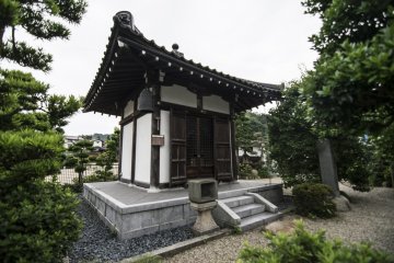 <p>This building is dedicated to the founding of Tamatsukuri Onsen, and sits near the original hot spring where the hot water was first found gushing out of the ground.</p>