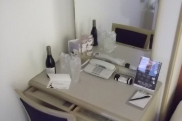 <p>My little desk</p>