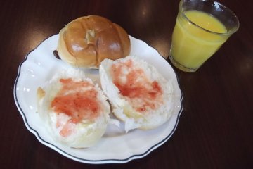 <p>My second attack (possibly the third) at the buffet</p>