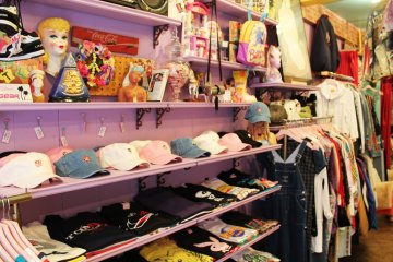 <p>90s fashion is making a big comeback</p>