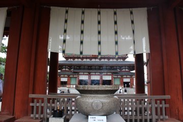 <p>The incense pot at the gate</p>