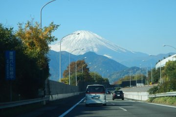 <p>The highway leading to Gotemba City has a picturesque view of Mt.Fuji</p>