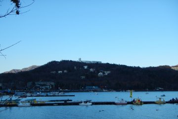 <p>Serene view of Lake Yamanaka. It is the highest in elevation among the 5 lakes that surround Mt.Fuji</p>