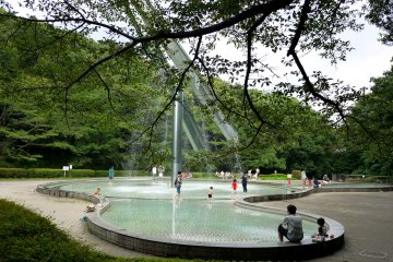 <p>The huge kinetic fountain makes playing in the shallow pool more fun for kids</p>