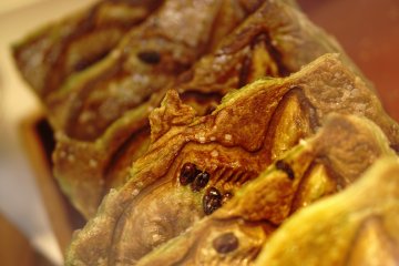<p>Green Tea Flavour, dengan biji kacang tanah yang tersembunyi dan rasa green tea yang lumer di mulut</p>