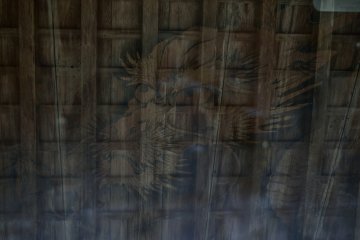 <p>The painting of a Chinese dragon on the ceiling</p>