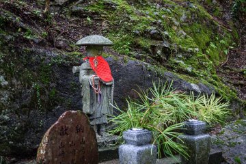 <p>A stone statue of Kobo-daishi</p>