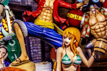 A life-sized banquet scene with the entire Straw Hat Crew is waiting for you, to probably celebrate your arrival on Togari Island!