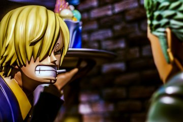 Sanji, always with food in the hand, seems to have some troubles to keep calm while arguing with Zoro...