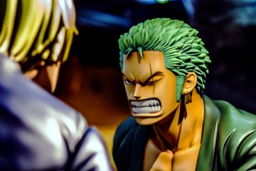 ... and Zoro seems to be ready to draw his swords to slice off Sanji. So realistic!