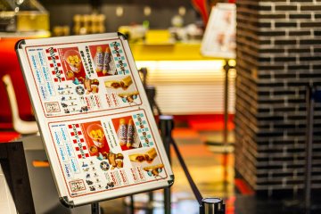 Let's have a break and eat a little something at Franky's Cola Bar. The menu is also available in English.