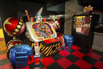 In Franky's corner, you can enjoy this pinball machine for only 500 yen.
