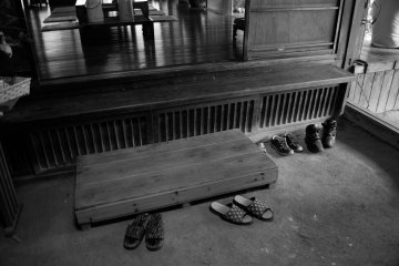 <p>Pictured here is the dirt floor, and the space under the floor is apparently used to store things like vegetables</p>