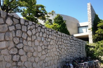 The simple stone and round lines need no decoration to make a statement.