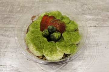 Semangkuk acai matcha Insland Veggie di Hiro