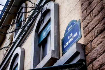 <p>Even the names of the streets&nbsp;are displayed in French fashion</p>