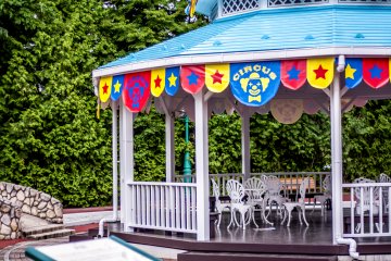 <p>Lady Topham Hatt&rsquo;s Pavilion is now decorated with Thomas Circus colors</p>
