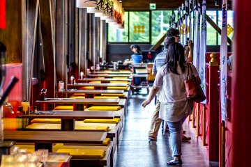 <p>The inside of the restaurant is luminous, the decoration classy, and the colors warm.</p>