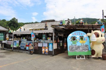 <p>The Log House, a frozen yogurt mixed with locally grown fruit is just ￥400!</p>