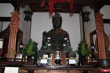 <p>The 1400 year old bronze Buddha of Asukadera. Buddhism in Japan and the art of Buddha sculpting started here</p>