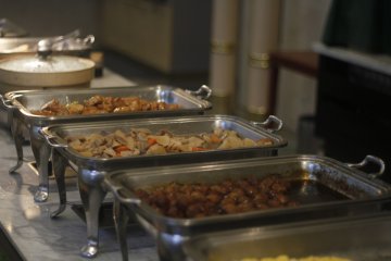 Varios platillos del buffet