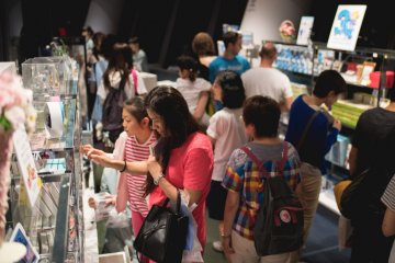 <p>People shopping in the Tokyo Skytree shop</p>